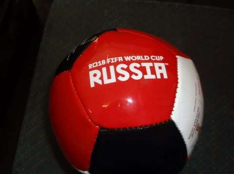 COCA COLA MINI SOCCER BALL - FIFA WORLD CUP 2018 RUSSIA ( 125mm DIAMETER )